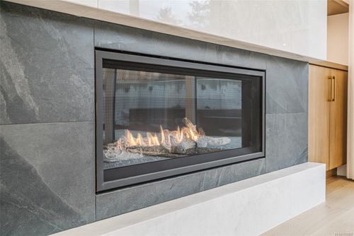Gas Fireplace at 513 Hole-in-one Drive, Qualicum Beach, BC, Islands-Van. & Gulf