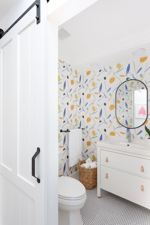 Main bathroom at 383 67a Street, Boundary Beach, Tsawwassen