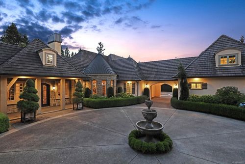 23975807 at 370 Rupert Road East, Qualicum Beach, BC, Islands-Van. & Gulf