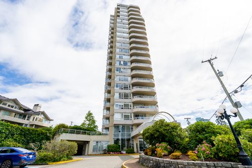 Bellevue Place at 301 - 2203 Bellevue Avenue, Dundarave, West Vancouver