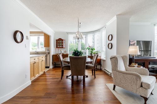 Large dining room at 301 - 2203 Bellevue Avenue, Dundarave, West Vancouver