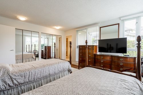 Primary bedroom at 301 - 2203 Bellevue Avenue, Dundarave, West Vancouver