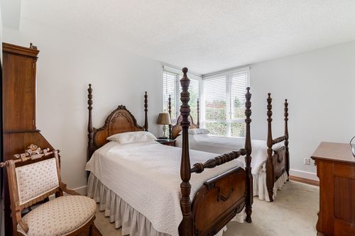Guest bedroom - spacious at 301 - 2203 Bellevue Avenue, Dundarave, West Vancouver