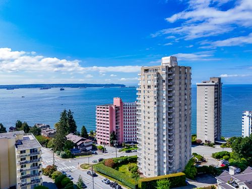 Steps away from the Ocean at 301 - 2203 Bellevue Avenue, Dundarave, West Vancouver