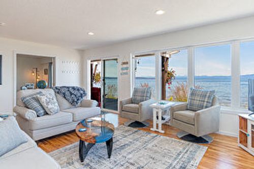 fded78a7-19d9-4ffd-9dcb-d53c85be14e2 at 6655 W Island Highway, Out of Town