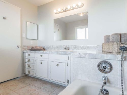 photo_server-19 at 6655 W Island Highway, Out of Town