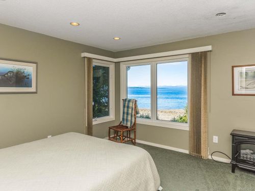 photo_server-41 at 6655 W Island Highway, Out of Town