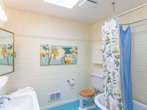 photo_server-9 at 6655 W Island Highway, Out of Town