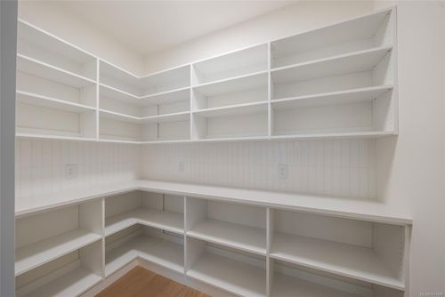 walkin closet & dressing room at 530 Hole-in-one Drive, Out of Town