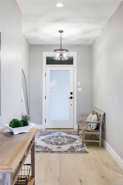 Front Entrance at 530 Hole-in-one Drive, Out of Town