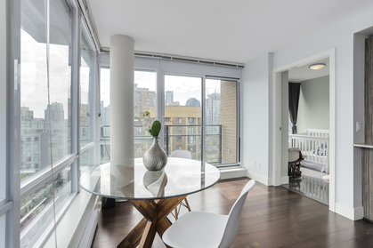 8 at 1701 - 1088 Richards Street, Yaletown, Vancouver West