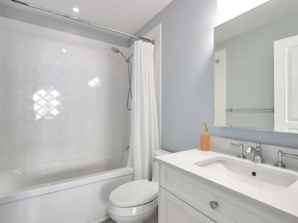 2175-salal-drive-kitsilano-vancouver-west-18 at 305 - 2175 Salal Drive, Kitsilano, Vancouver West