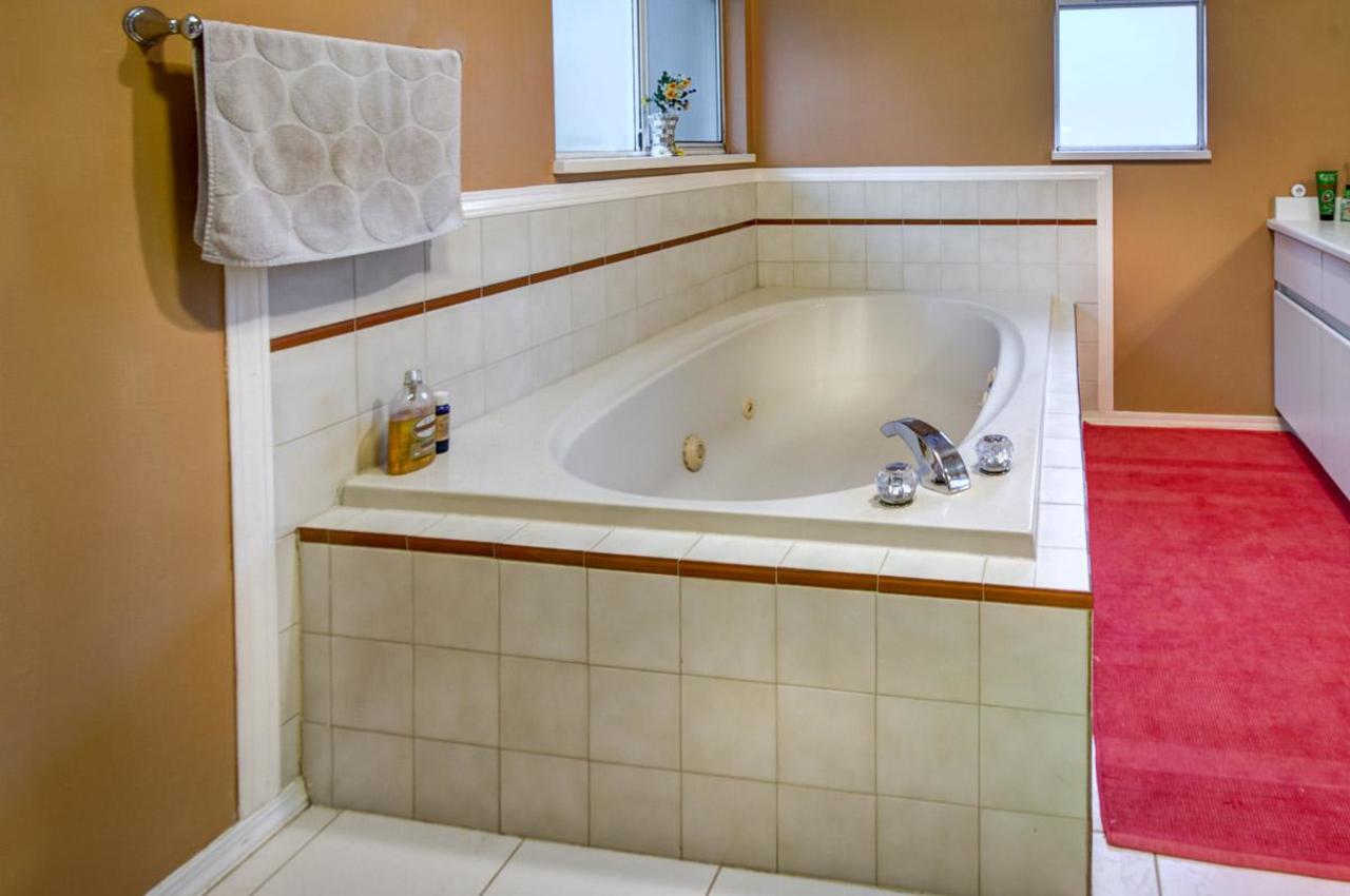229RabbitLnMasterBath2 at 229 Rabbit Lane, British Properties, West Vancouver
