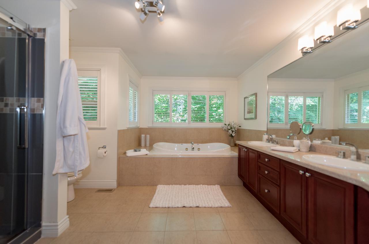 Master Ensuite at 3303 Huntleigh Court, Windsor Park NV, North Vancouver
