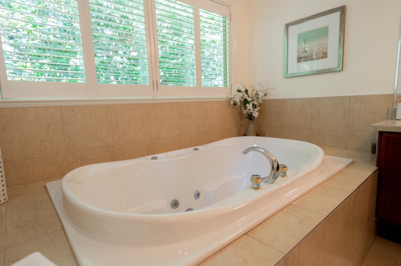 Master Ensuite at 3303 Huntleigh Court, Windsor Park NV, North Vancouver