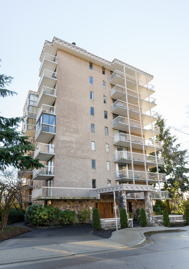 402-1396-duchess-ave-front-view at 601 - 1390 Duchess Avenue, Ambleside, West Vancouver