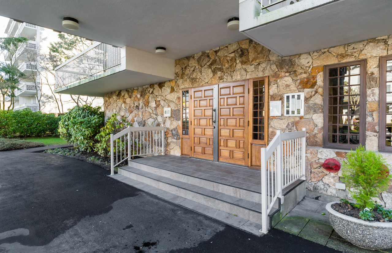 601-1390-duchess-ave-front-entry2 at 601 - 1390 Duchess Avenue, Ambleside, West Vancouver