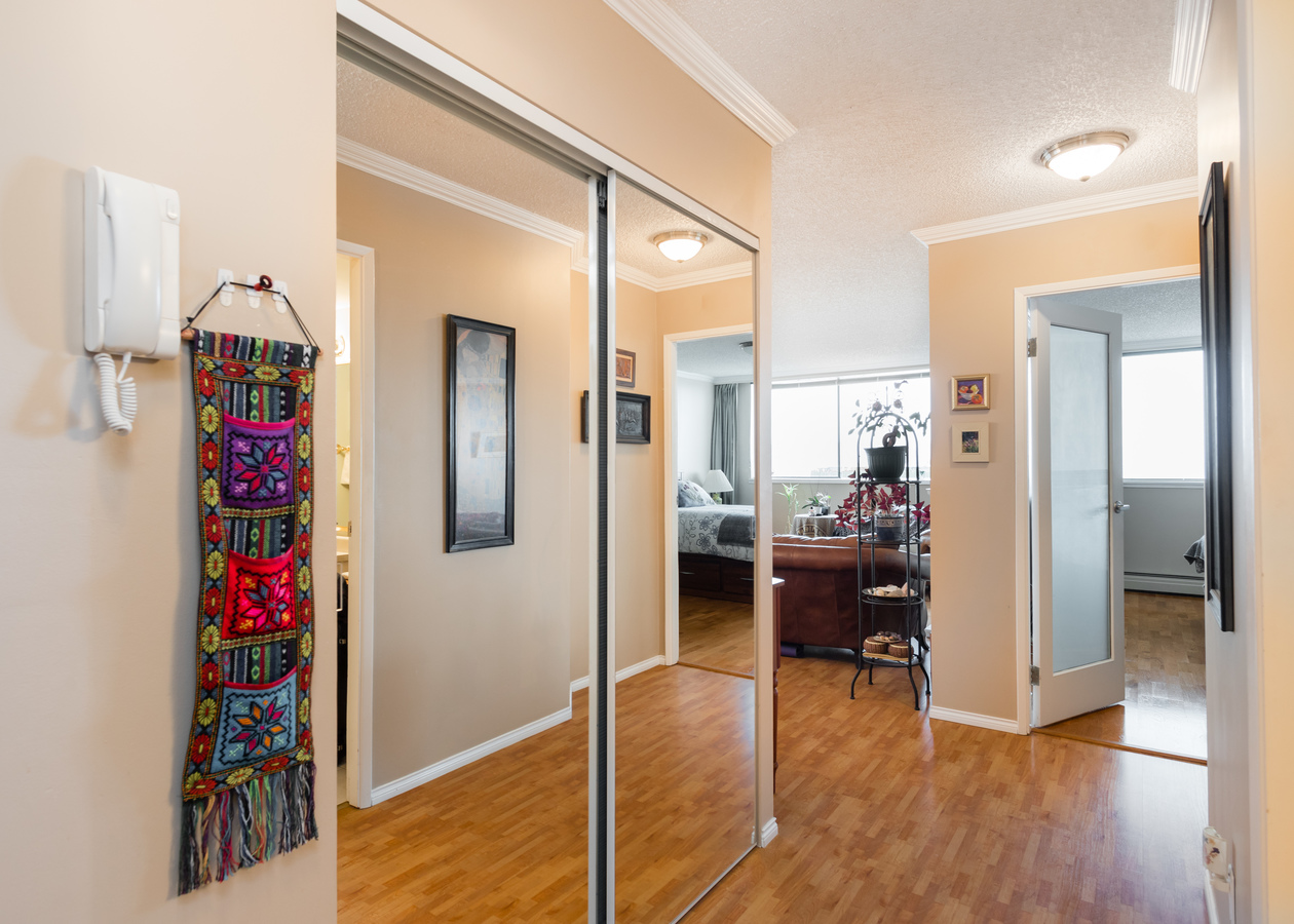 601-1390-duchess-ave-hallway at 601 - 1390 Duchess Avenue, Ambleside, West Vancouver