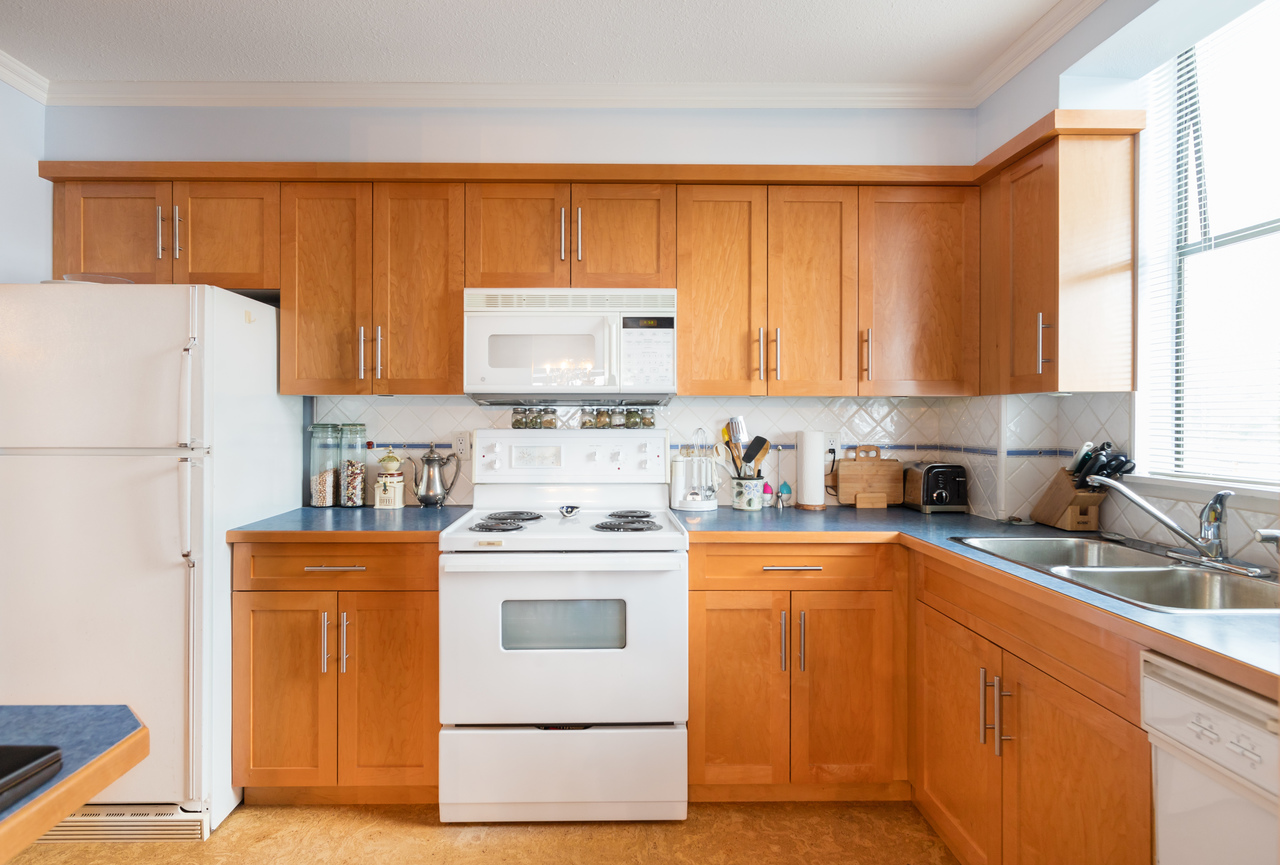601-1390-duchess-ave-kitchen at 601 - 1390 Duchess Avenue, Ambleside, West Vancouver
