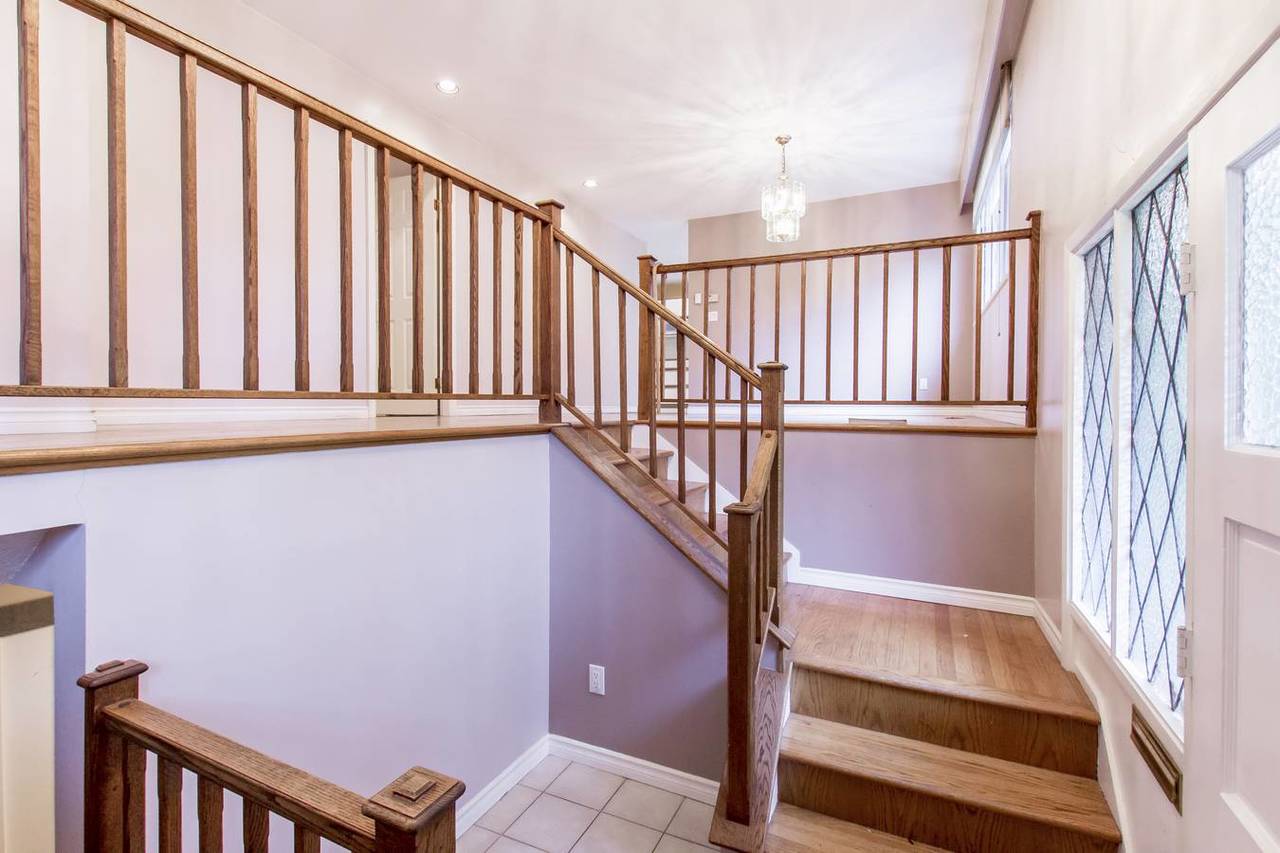 4710-willow-pl-entry-stairs at 4710 Willow Place, Caulfield, West Vancouver