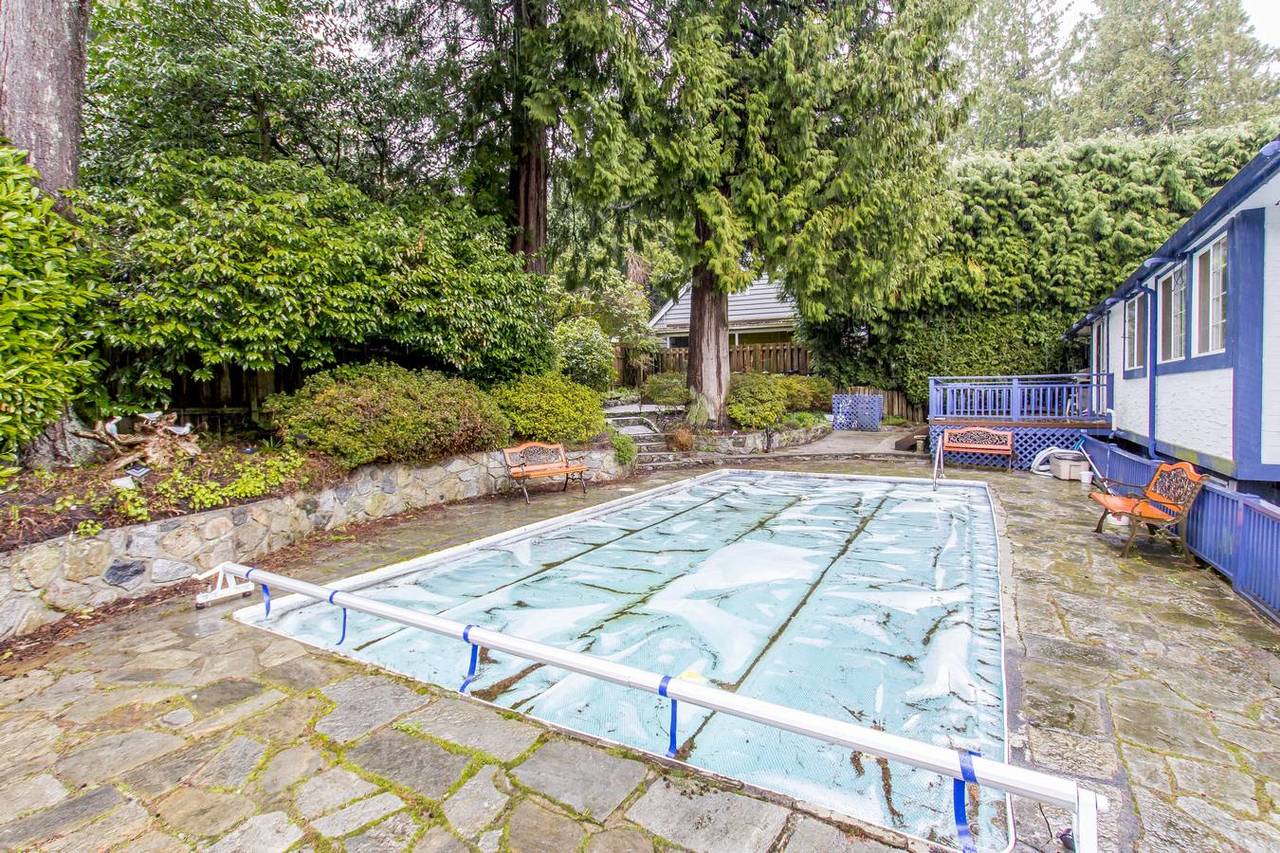 4710-willow-pl-pool at 4710 Willow Place, Caulfield, West Vancouver