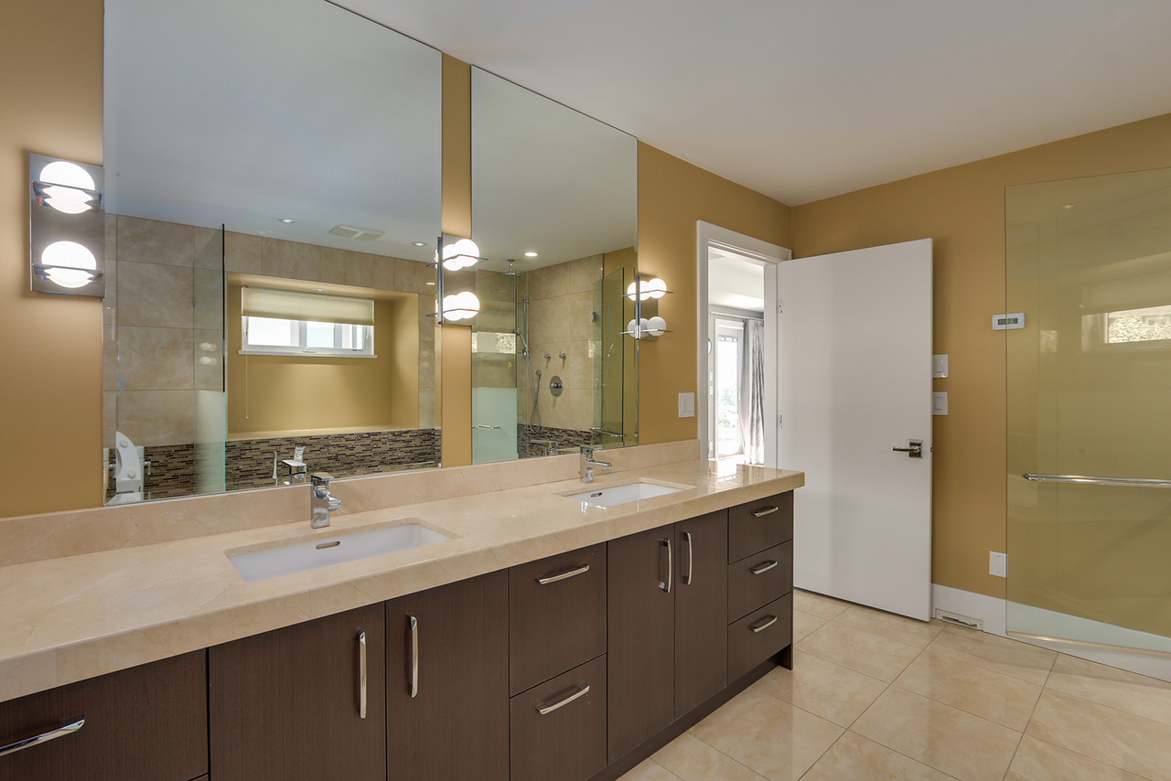 482-genoa-cres-master-ensuite2 at 482 Genoa Cres, Upper Delbrook, North Vancouver