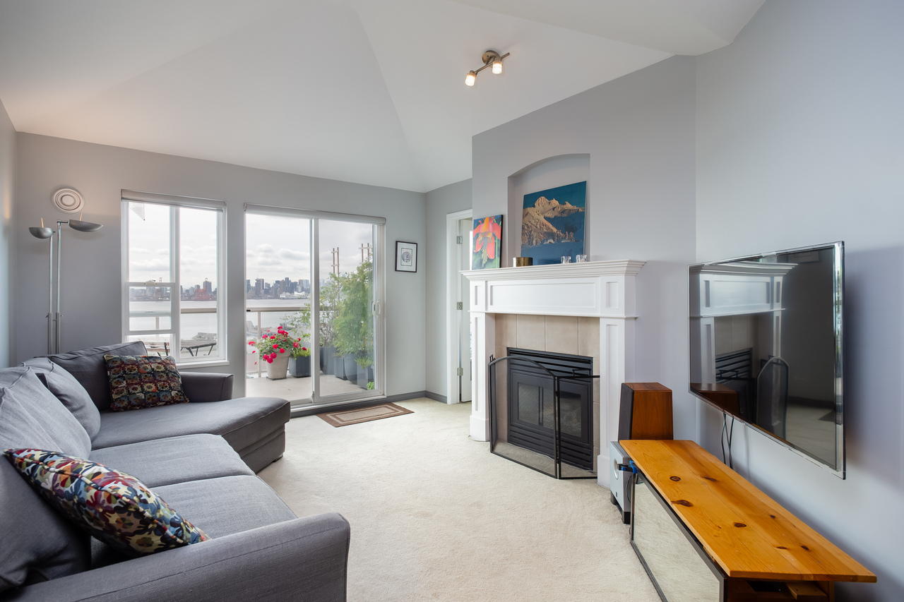 06 at 408 - 333 E 1st Street, Lower Lonsdale, North Vancouver