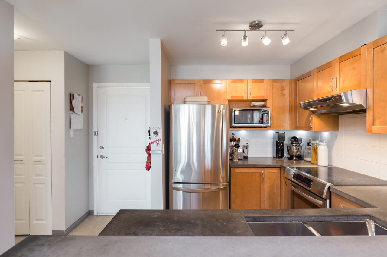 14 at 408 - 333 E 1st Street, Lower Lonsdale, North Vancouver