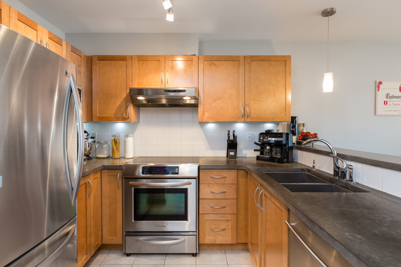 16 at 408 - 333 E 1st Street, Lower Lonsdale, North Vancouver