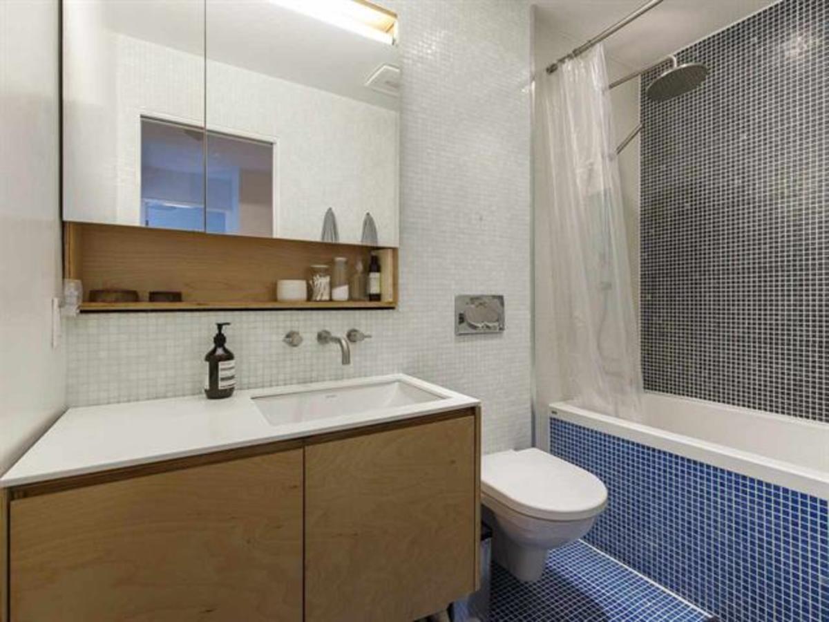 3-513-e-pender-st-bath at 3 - 513 E Pender Street, Vancouver West