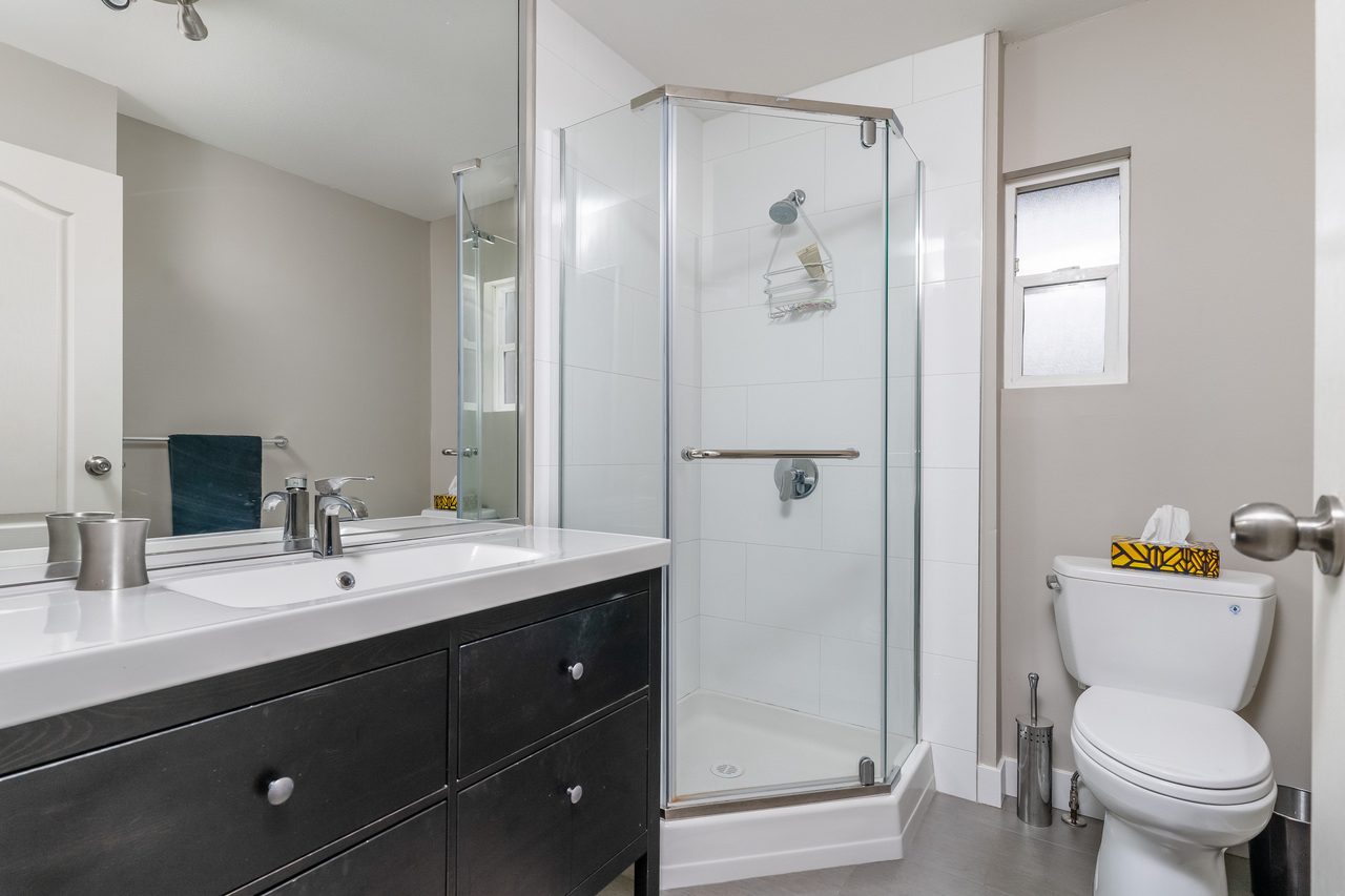 575-e-braemar-rd-ensuite at 575 East Braemar Road, Braemar, North Vancouver
