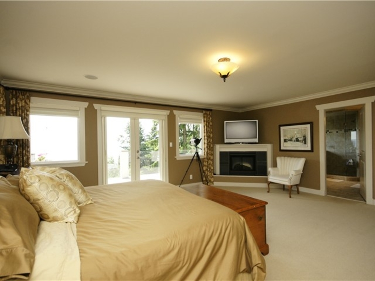 190 Mountain Dr Mast Bed at 190 Mountain Drive, Lions Bay, West Vancouver