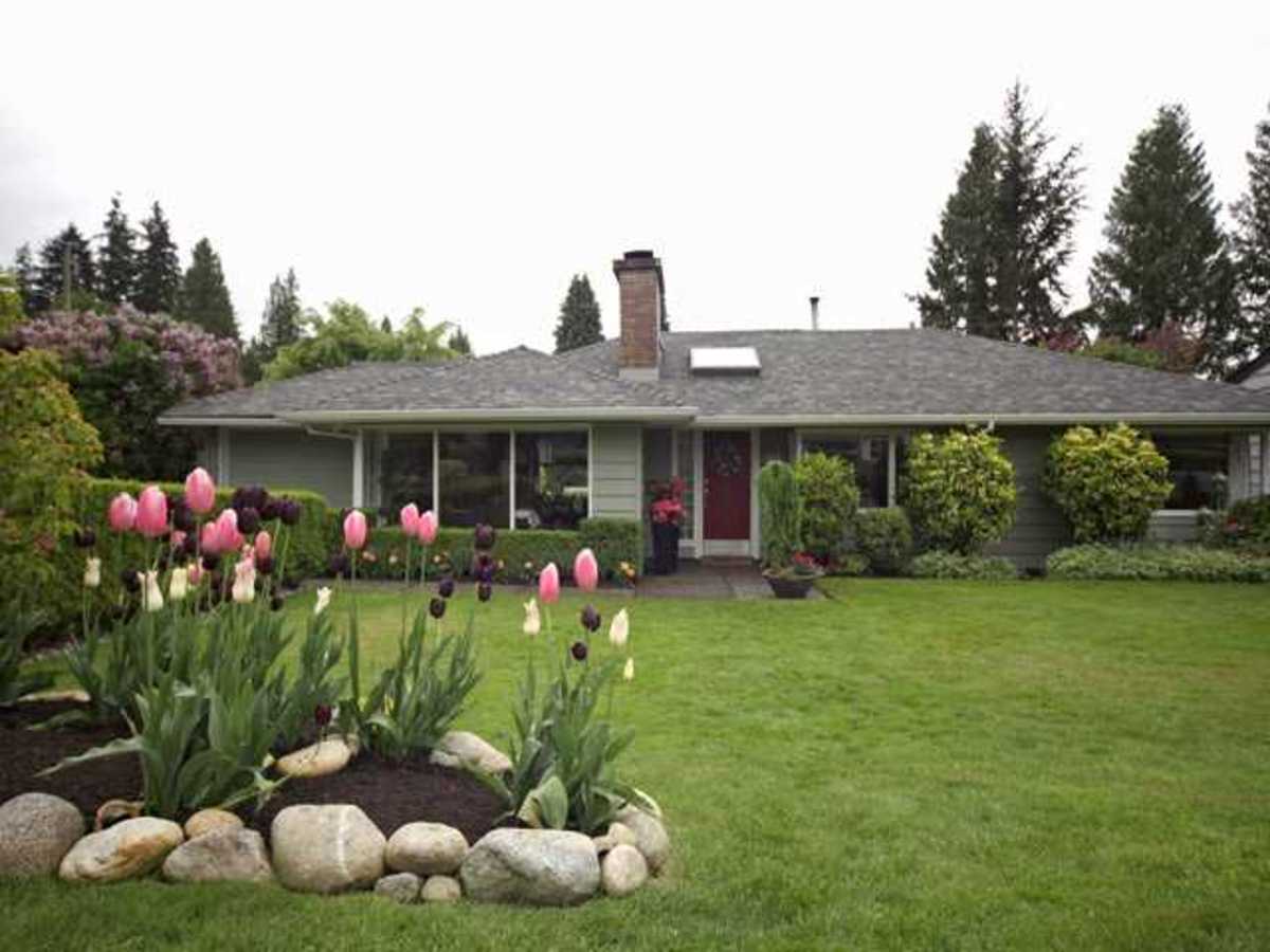 911 Wentworth Ave at 911 Wentworth Avenue, Forest Hills NV, North Vancouver