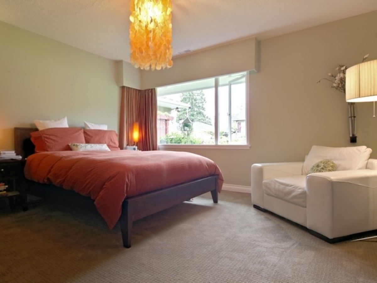 911 Wentworth Ave Mast Bed at 911 Wentworth Avenue, Forest Hills NV, North Vancouver