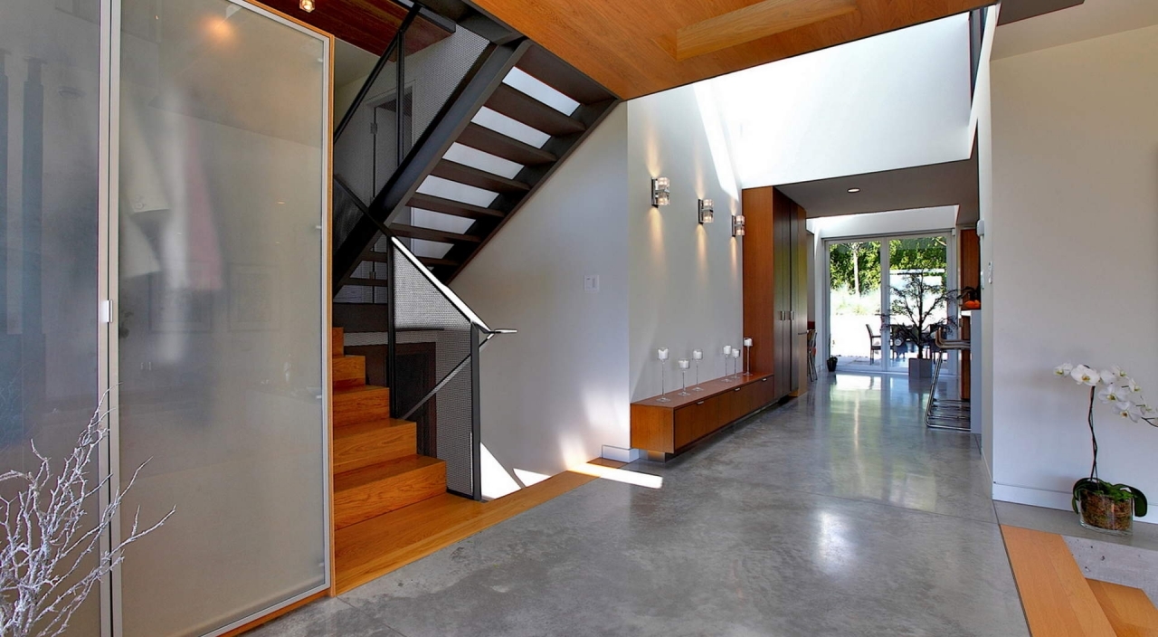 2924 Altamont Cres Entry and Hallway at 2924 Altamont Crescent, Altamont, West Vancouver