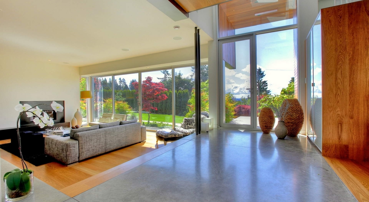 2924 Altamont Cres Entry and Living Room at 2924 Altamont Crescent, Altamont, West Vancouver