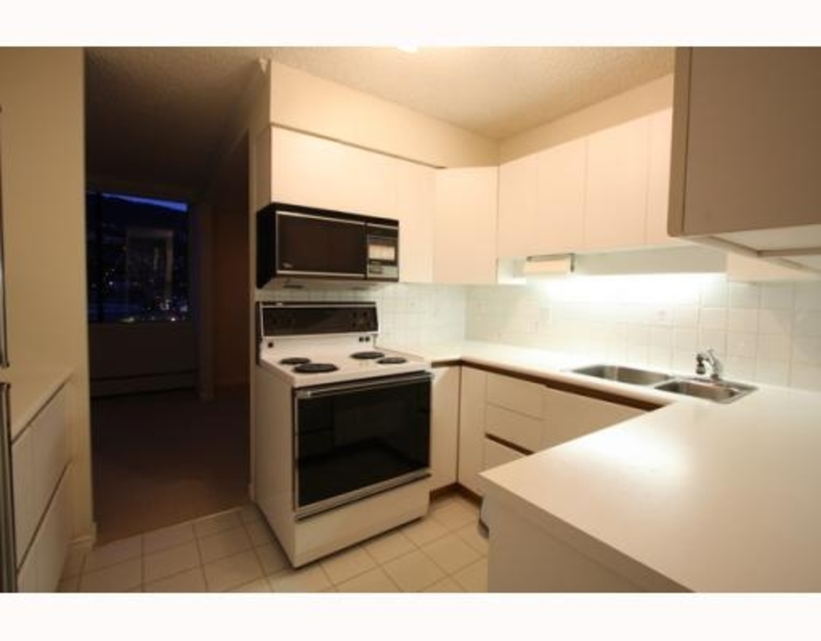 903-2167 Bellevue Ave Kit at 903 - 2167 Bellevue Avenue, Dundarave, West Vancouver
