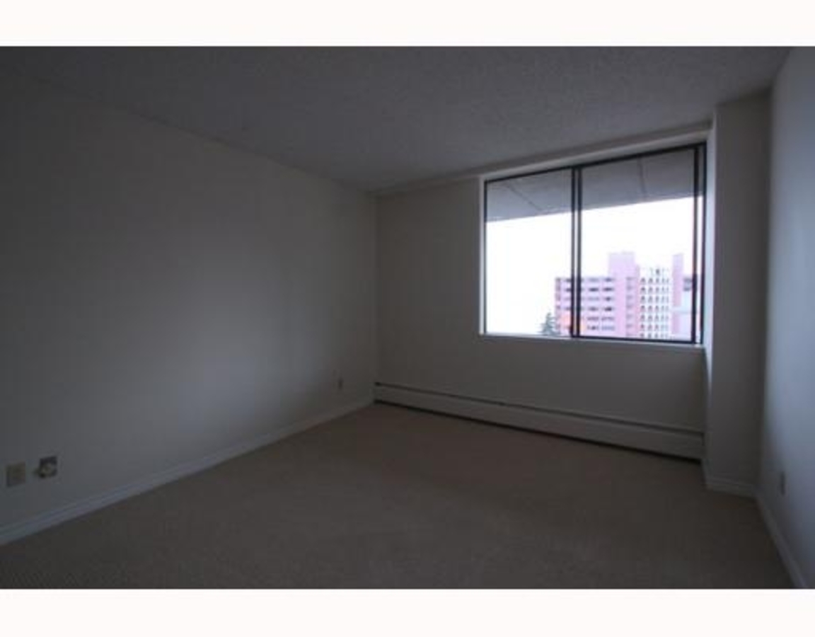 903-2167 Bellevue Ave Mast Bed at 903 - 2167 Bellevue Avenue, Dundarave, West Vancouver