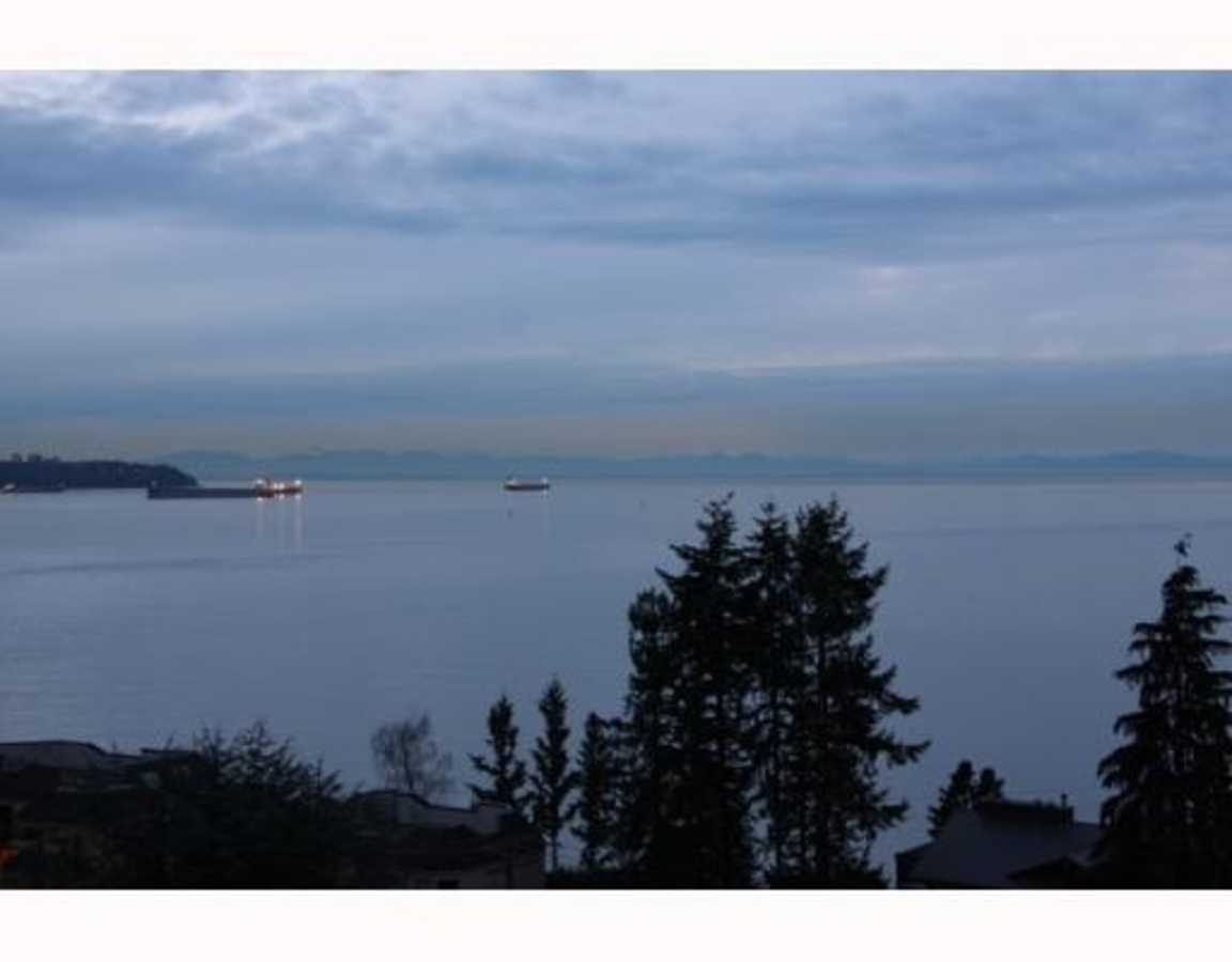 903-2167 Bellevue Ave View at 903 - 2167 Bellevue Avenue, Dundarave, West Vancouver