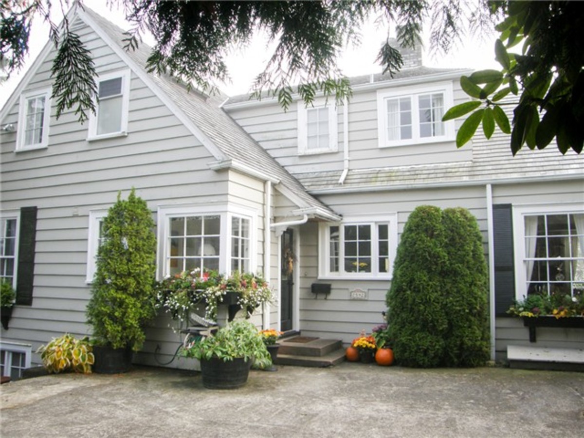 2592 Nelson Ave Front at 2592 Nelson Avenue, Dundarave, West Vancouver