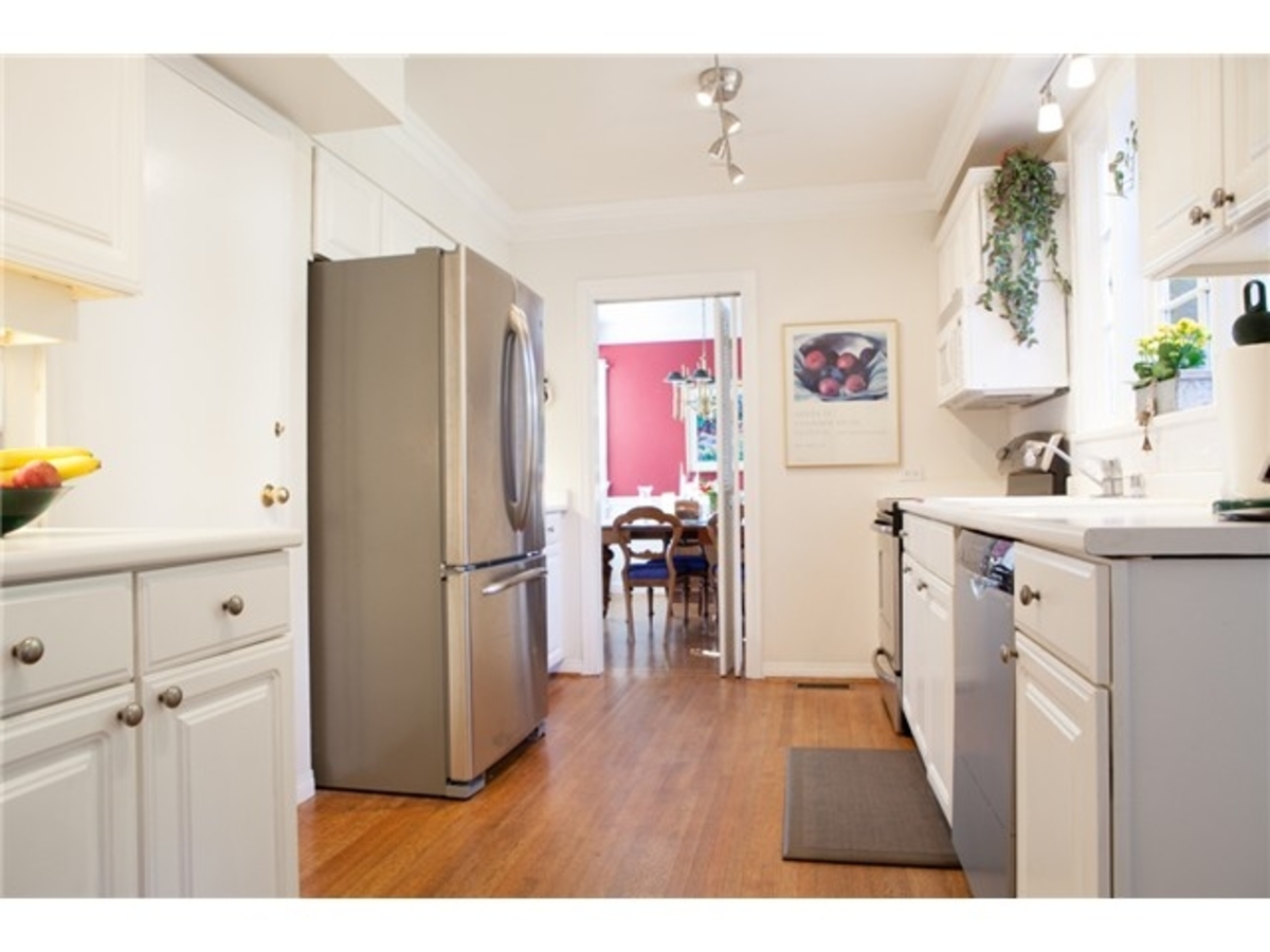 2592 Nelson Ave Kitchen at 2592 Nelson Avenue, Dundarave, West Vancouver