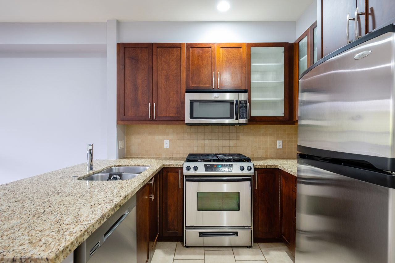 7-307-e-15th-st-kitchen-2 at 7 - 307 E 15th Street, Central Lonsdale, North Vancouver
