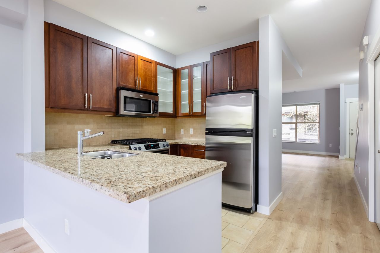 7-307-e-15th-st-kitchen-3 at 7 - 307 E 15th Street, Central Lonsdale, North Vancouver