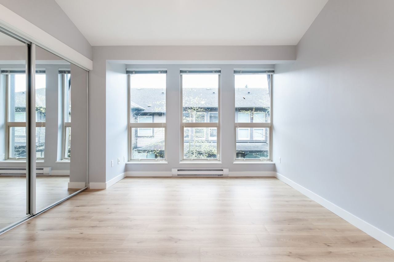 7-307-e-15th-st-master-bed-2 at 7 - 307 E 15th Street, Central Lonsdale, North Vancouver
