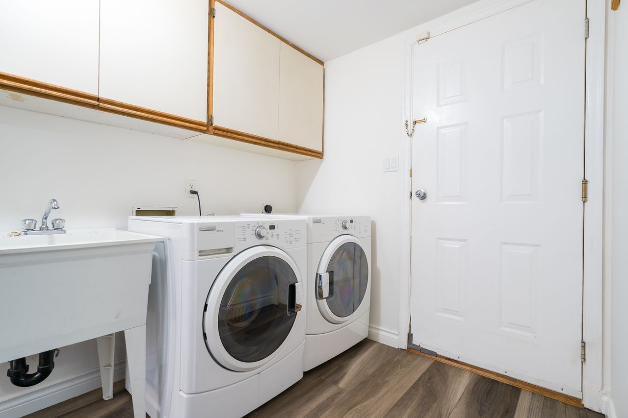 3827-lewister-ave-laundry at 3827 Lewister Road, Edgemont, North Vancouver
