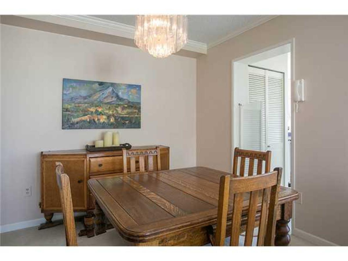 402-1390 Duchess Ave Dining Room 2 at 402 - 1390 Duchess Avenue, Ambleside, West Vancouver