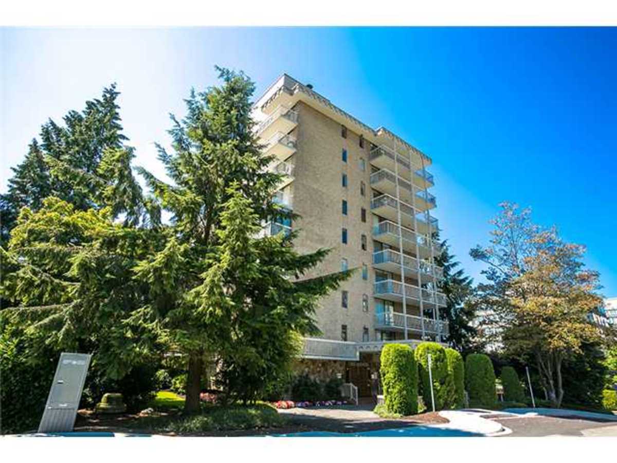 402-1390 Duchess Ave Front View at 402 - 1390 Duchess Avenue, Ambleside, West Vancouver