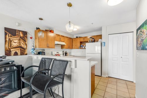 10-dom-10 at 208 - 333 E 1st Street, Lower Lonsdale, North Vancouver