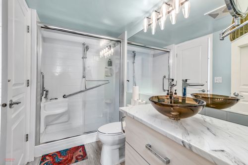 18-dom-18 at 208 - 333 E 1st Street, Lower Lonsdale, North Vancouver