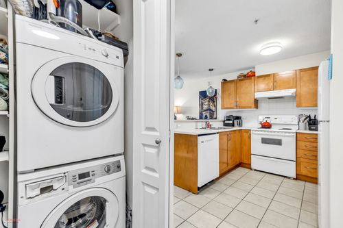 8-dom-8 at 208 - 333 E 1st Street, Lower Lonsdale, North Vancouver